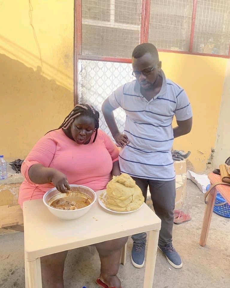 A lady eats stack of pap infront of her man, is this why she is fat? Shocking