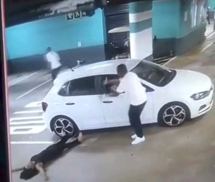 Watch: Woman shot in the face but stood up and ran away